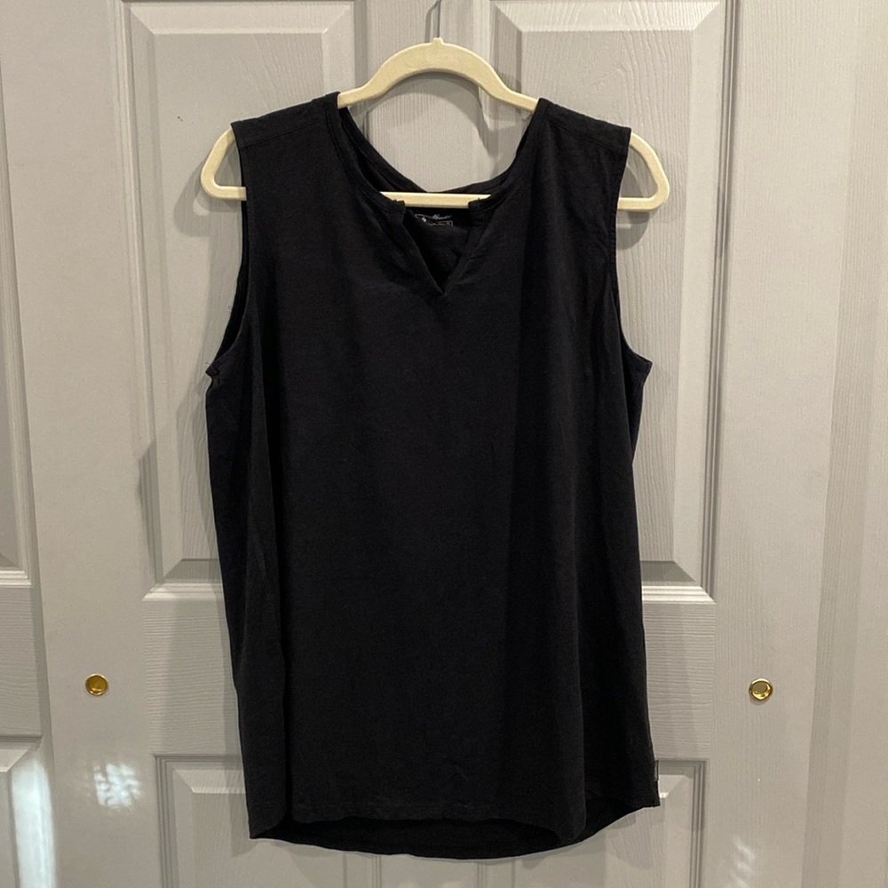 Eddie Bauer Women’s Black V-Neck Sleeveless Tunic
